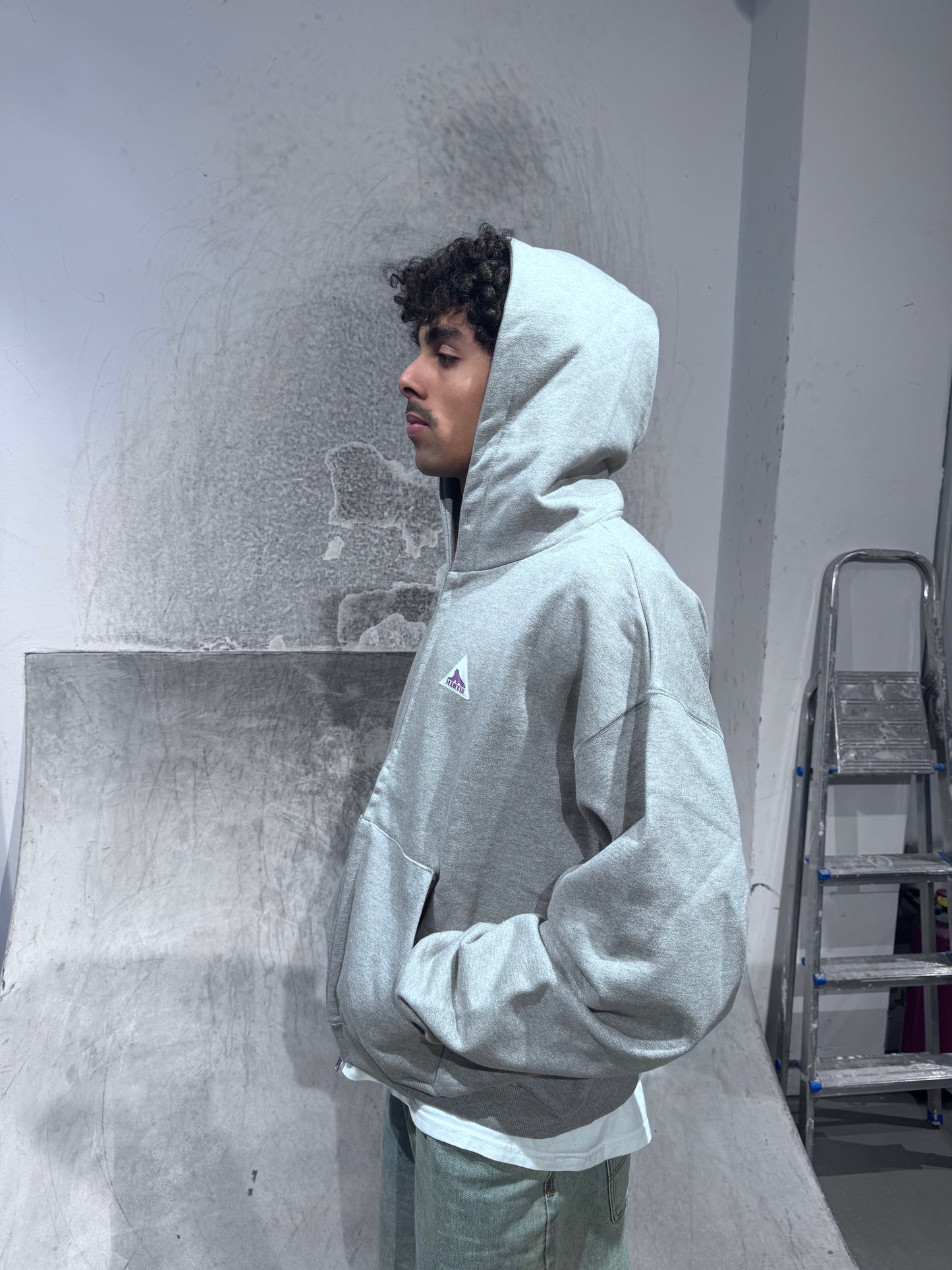 Mantis Sphinx Zipper Grey
