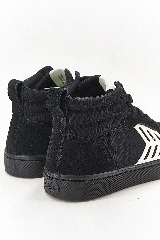 Cariuma Catiba Pro High Skate All Black Skateshoes Schuhe